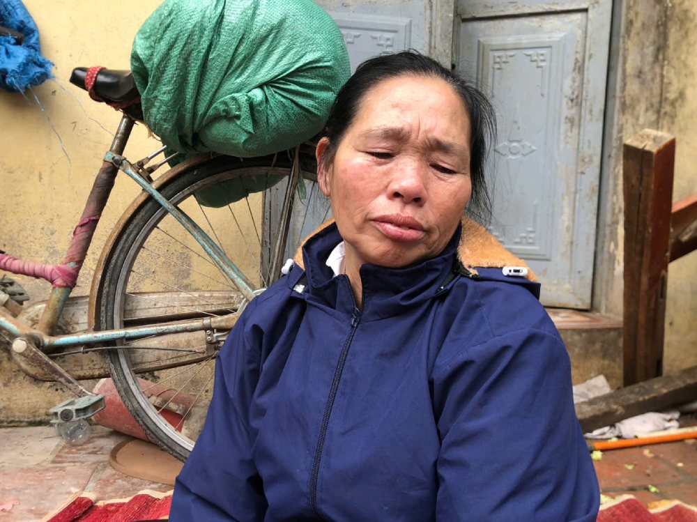 Ba Hang khoc nghen khi nghi den 2 con gai benh tat... Anh: Quynh Chi