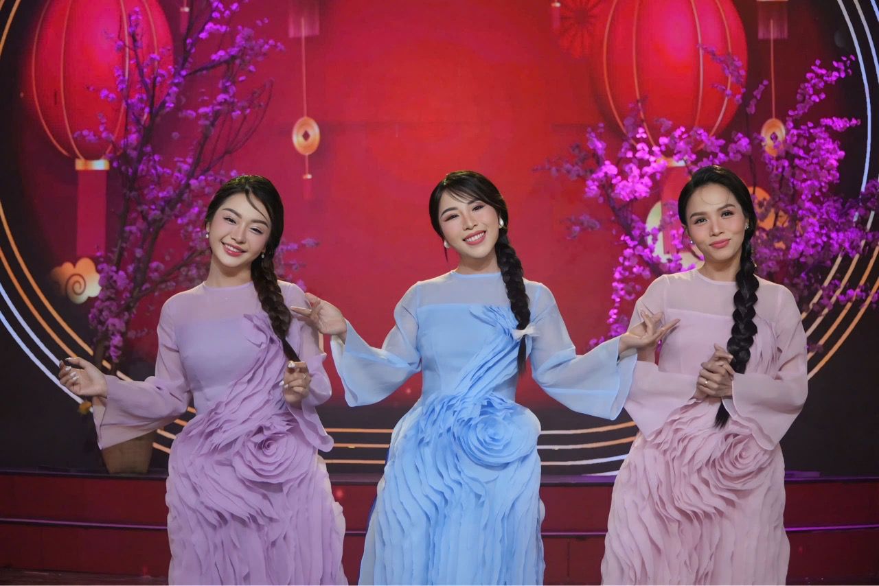 Sen Viet band. Photo: Artist provided.