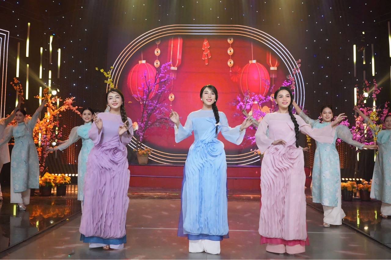 A quan Dau truong ngoi sao ra MV nhac Tet. Anh: Nghe si cung cap.