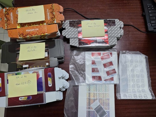 Công an Hà Nội phát hiện hàng trăm hộp thuốc kích dục. Ảnh: CAHN