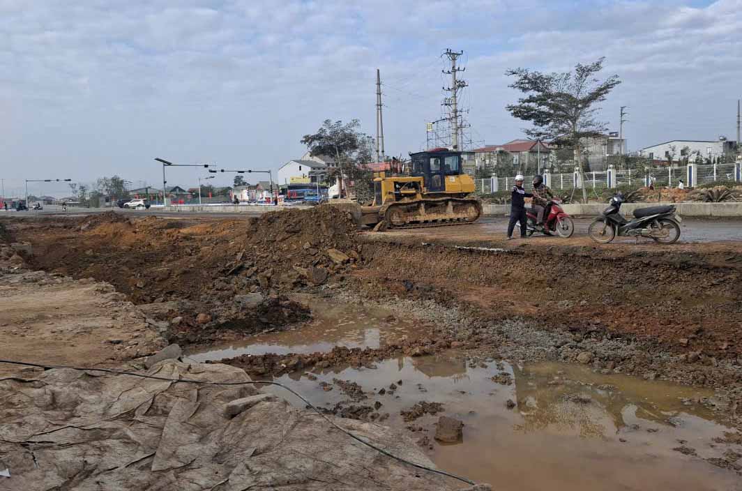 San lap nen duong Ngo Quyen. Anh: Tran Tuan.