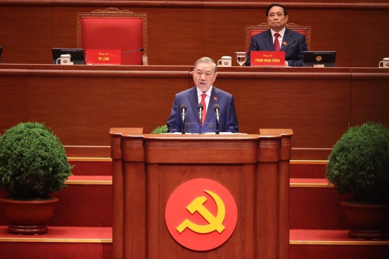 General Secretary To Lam presents the Report of the 13th Central Executive Committee of the Party submitted to the 14th National Party Congress at the opening session. Photo: VGP
