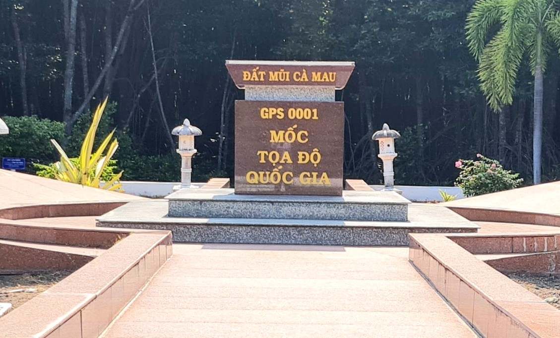 Cot moc toa do GPS 0001 tai Dat Mui, Ca Mau. Anh: Nhat Ho.
