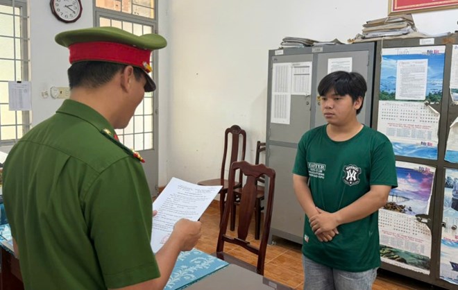 Tạm giam nam shipper lợi dụng giao hàng xâm hại bé gái 11 tuổi