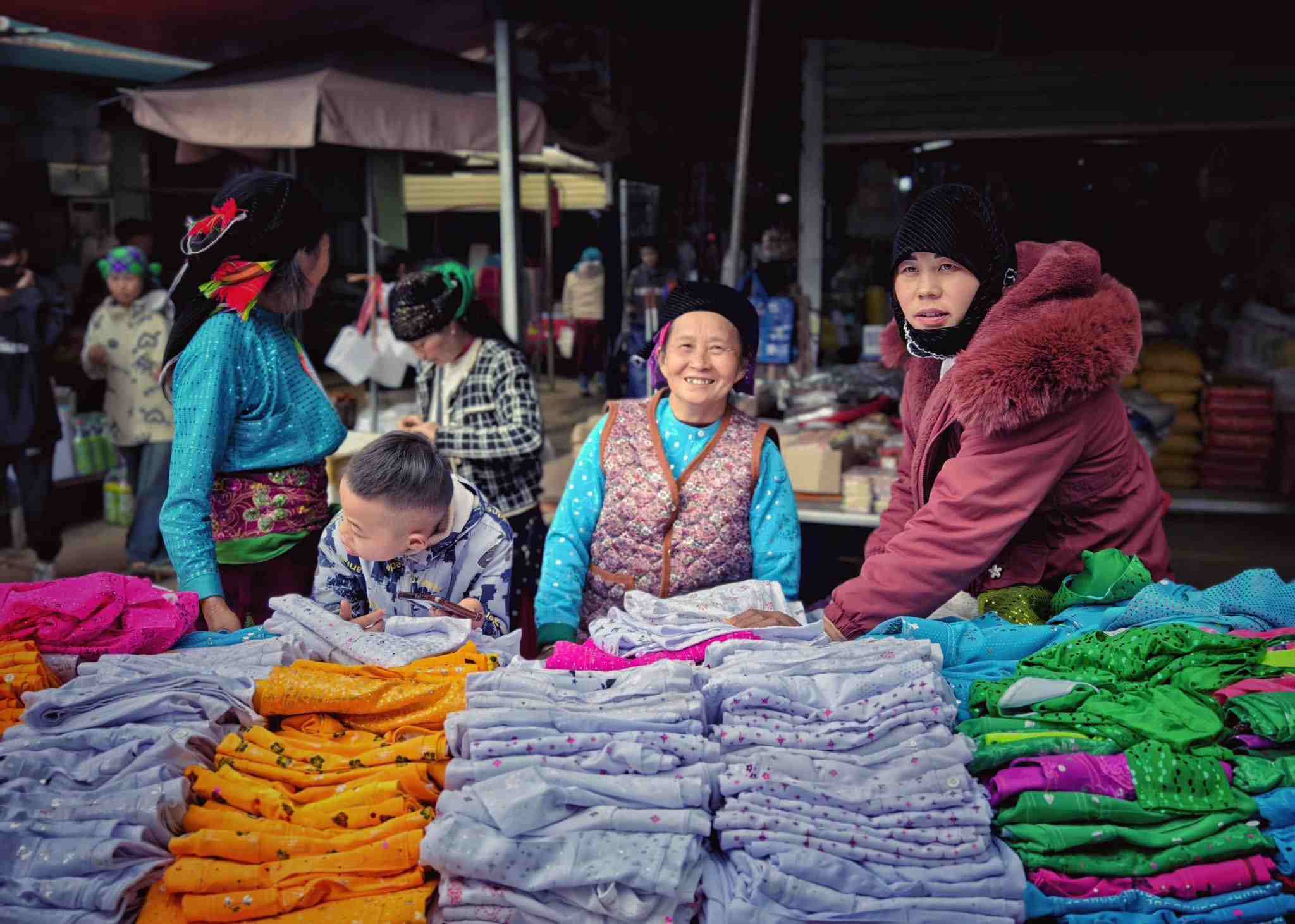 Year-end market in the highlands of Dong Van. Photo: Khuong Minh