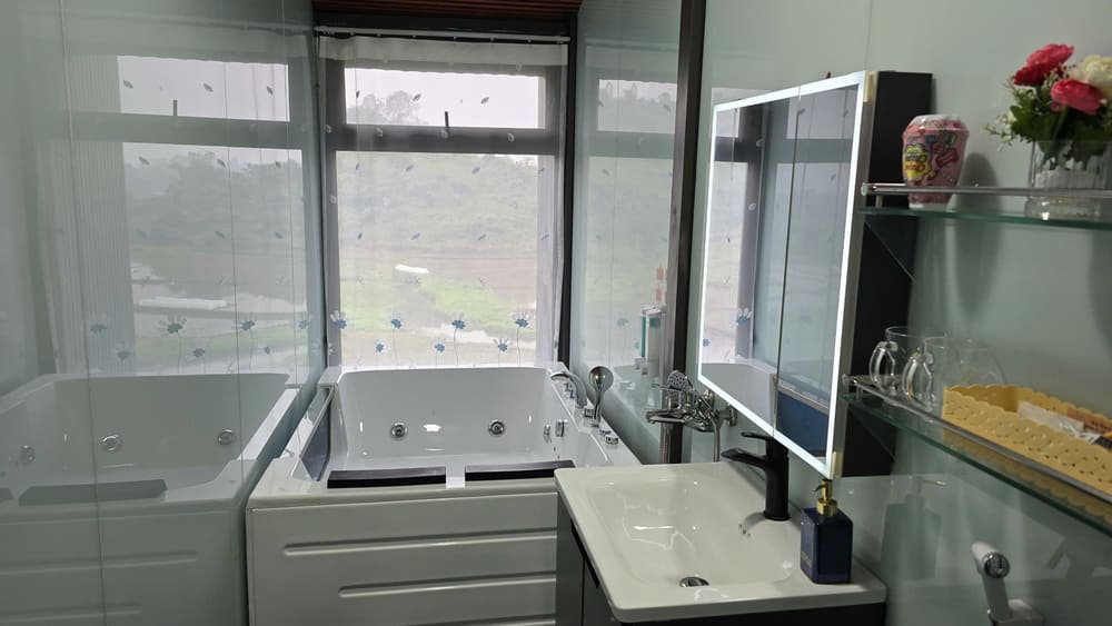 Ideas that housewives can consider to help the bathroom no longer be monotonous and boring. Photo: Tuan Dat