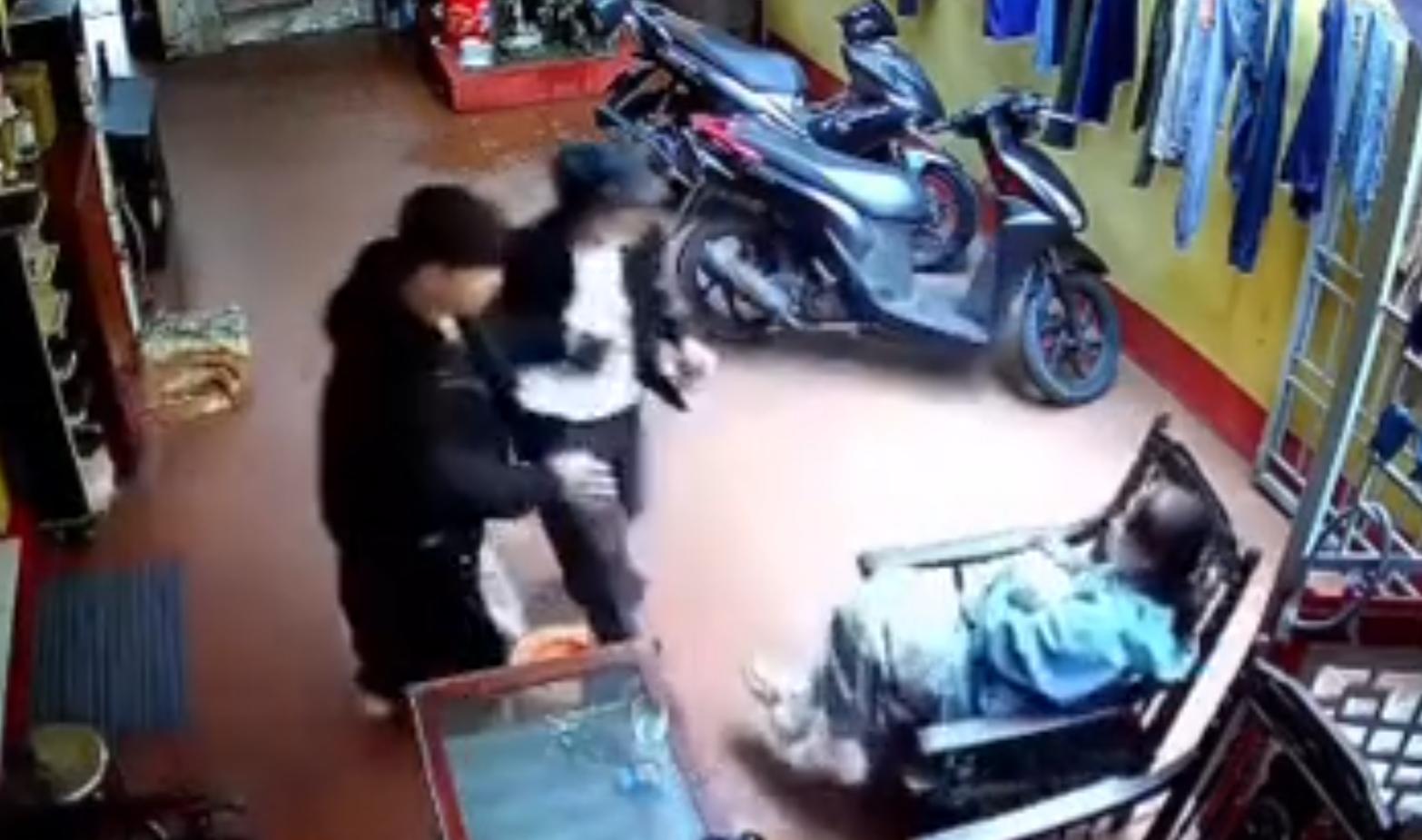 Hình ảnh về vụ việc tại Bắc Ninh đang lan truyền trên mạng xã hội. Ảnh: Cắt từ clip