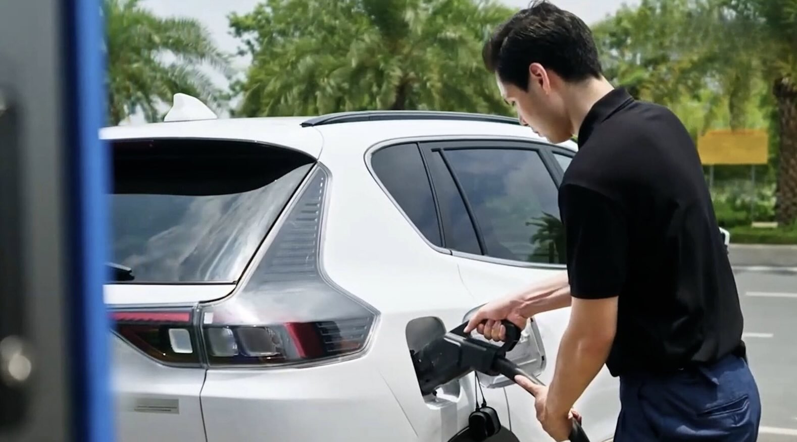 Standards for electric vehicle charging stations are already available, why are businesses still confused?