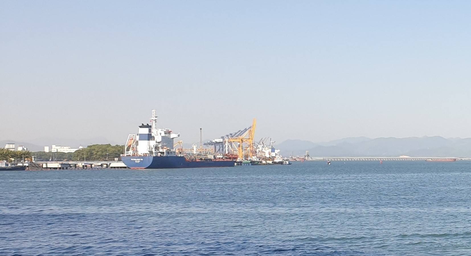 Quang Ninh co chu truong chuyen doi cong nang cua Cang Cai Lan ben bo vinh Cua Luc thanh cang du lich. Anh: Nguyen Hung 