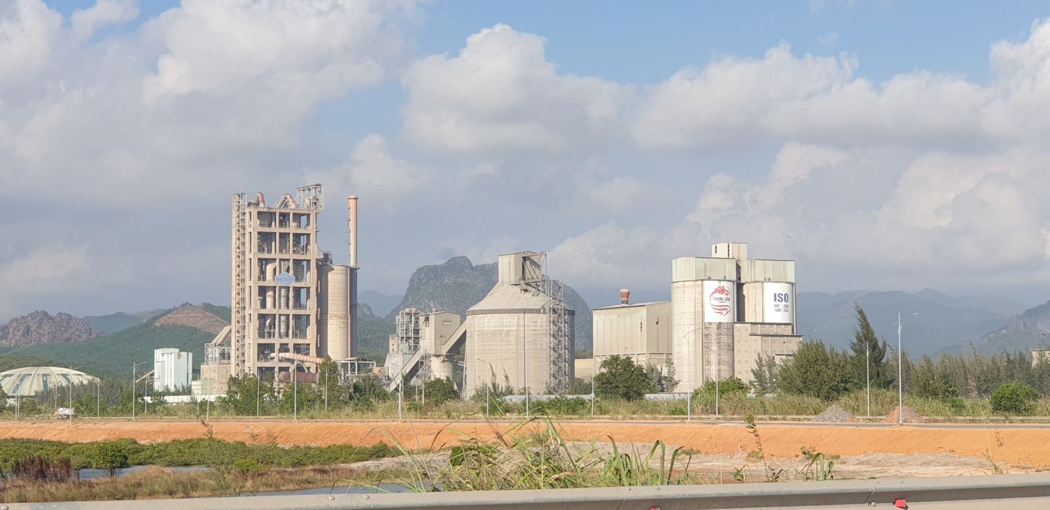 Nha may xi mang Thang Long truoc day thuoc xa Le Loi, nay thuoc xa Thong Nhat. Anh: Nguyen Hung