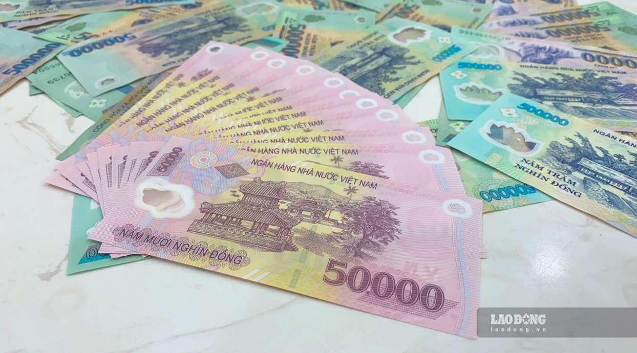 13-month savings interest rates range around 5.2 - 9%. Photo: Tra My