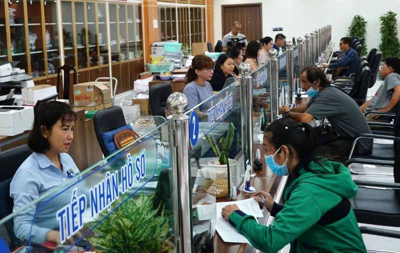 The Government is the owner and unified management of the National Database on cadres, civil servants, and public employees. Photo: Nam Duong