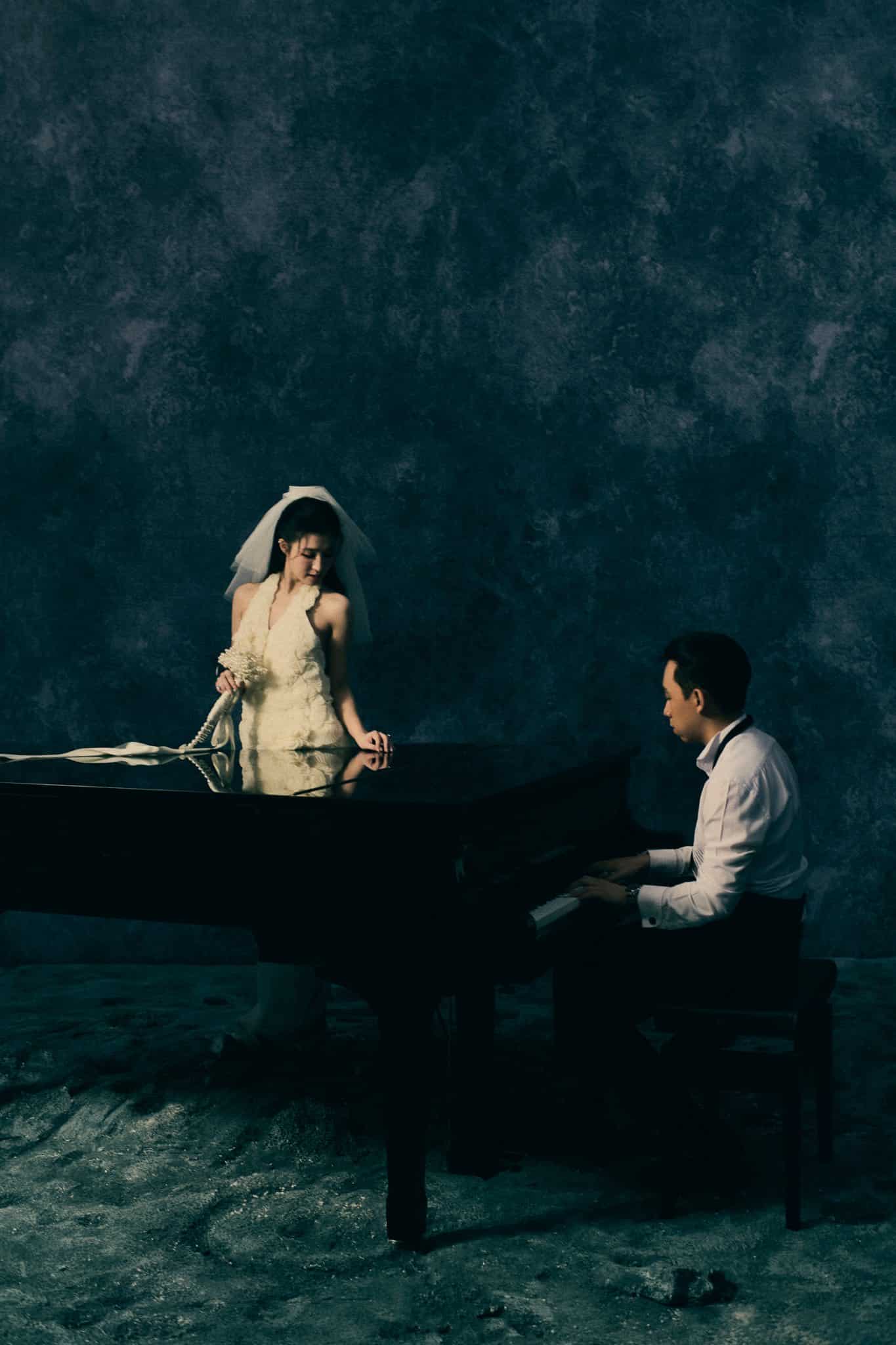 A hau Phuong Nhi va doanh nhan Minh Hoang. (Anh: Antiantiart)