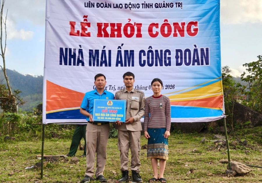Lancement de la construction du foyer syndical pour les membres du syndicat en difficulte a Quang Tri. Photo: Syndicat de Quang Tri