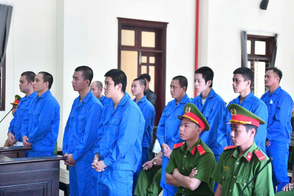 Các bị cáo bị đưa ra xét xử trong vụ án giết người tại quán karaoke ở Tây Ninh. Ảnh: Duy Minh