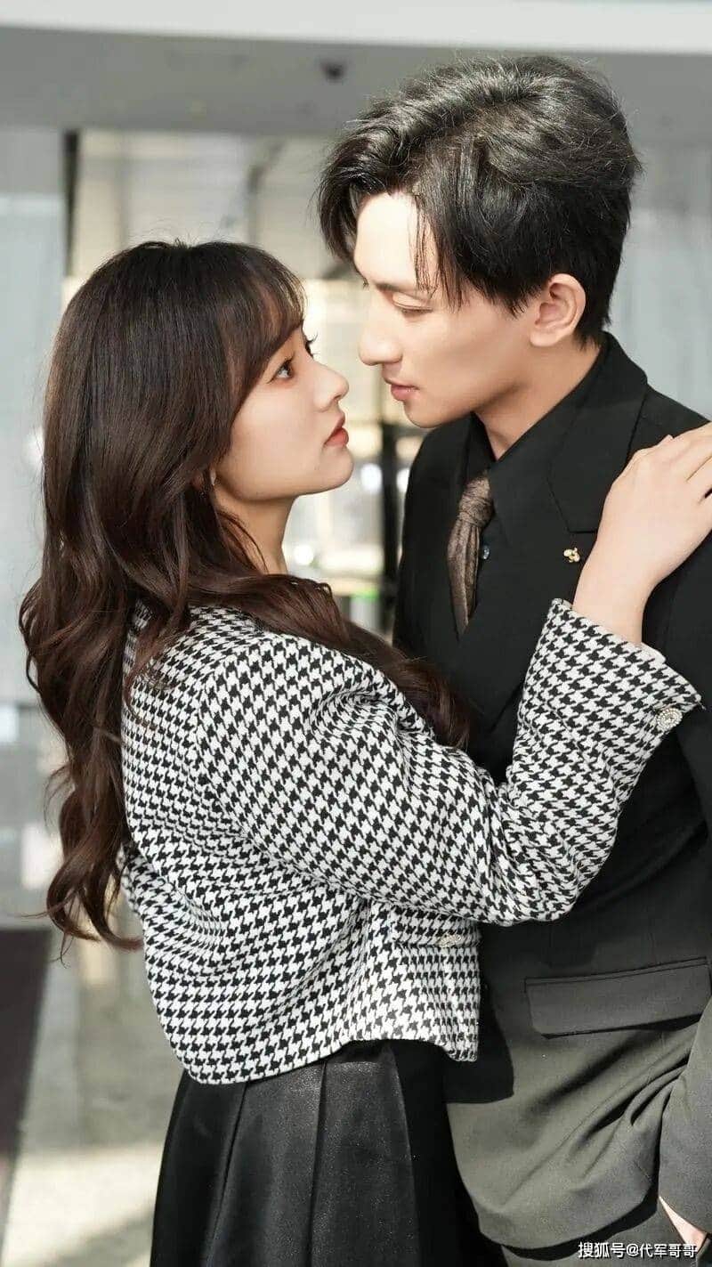 Muc cat-xe pho bien cua dien vien phim ngan hang dau dao dong tu 30.000- 50.000 NDT (115-185 trieu dong)/ngay. Anh cat tu phim  