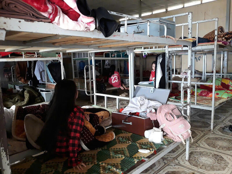 Chan am duoc tang cuong cho hoc sinh ban tru. Anh: Nha truong cung cap