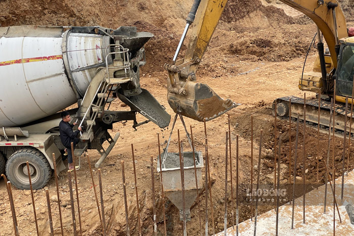 Nhung met ke cuoi dang duoc thuc hien. Anh: Dinh Dai