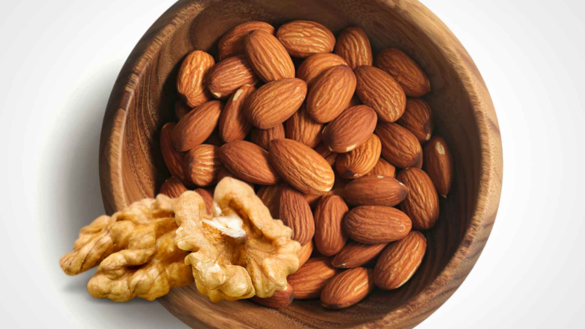 Walnuts and almonds help workers increase protein, supporting bones and joints. Graphic photo: Huong Son