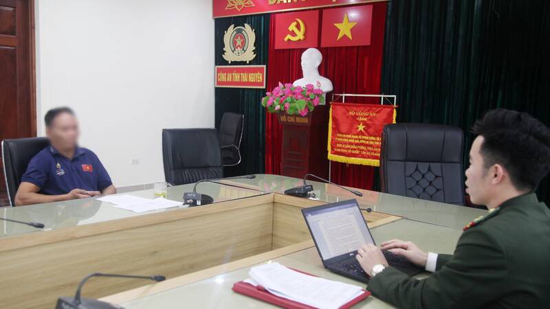 Phong An ninh mang va phong chong toi pham su dung cong nghe cao Cong an tinh Thai Nguyen lam viec voi truong hop binh luan, chia se thong tin sai su that. Anh: Trieu Huan/Cong TTDT Bo Cong an