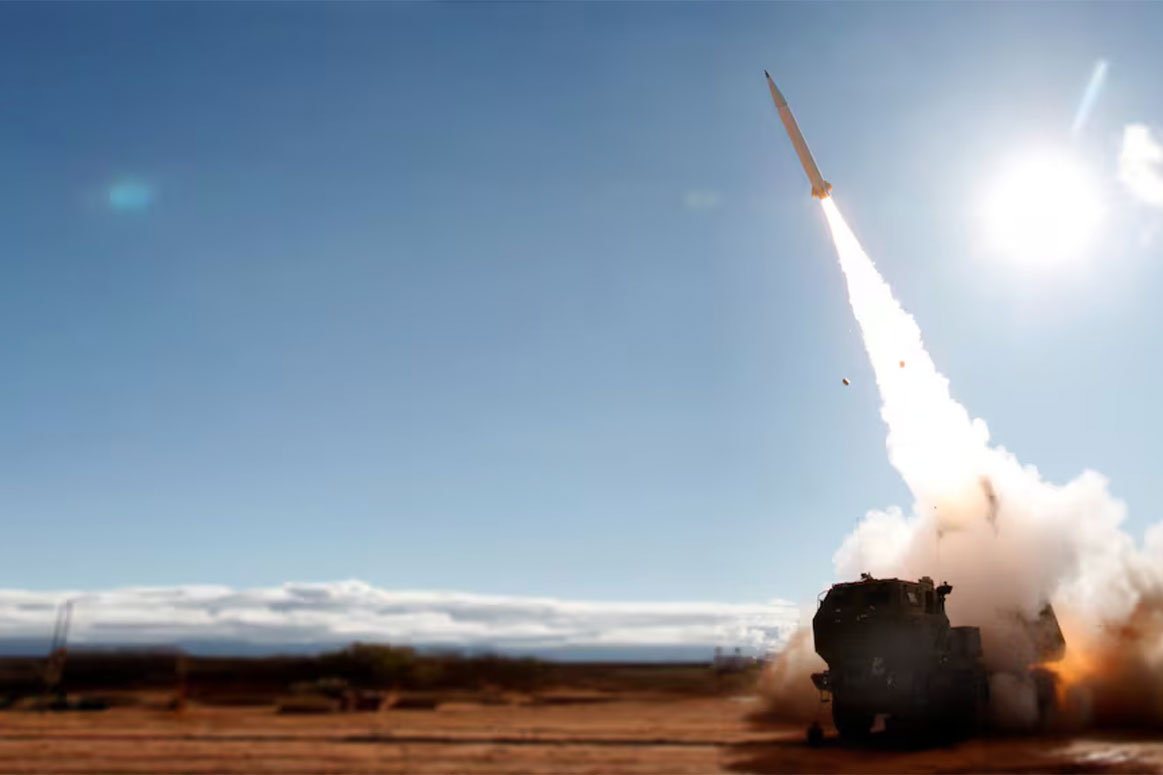 A HIMARS system manufactured by Lockheed Martin launched an accurate attack missile during a US Army flight test in 2019. Photo: US Army