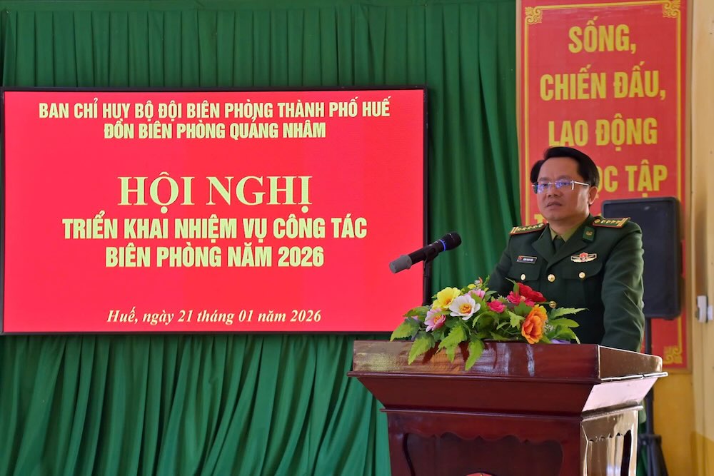 Dai ta Dang Ngoc Hieu phat bieu chi dao tai Don Bien phong Quang Nham. Anh: Vo Tien