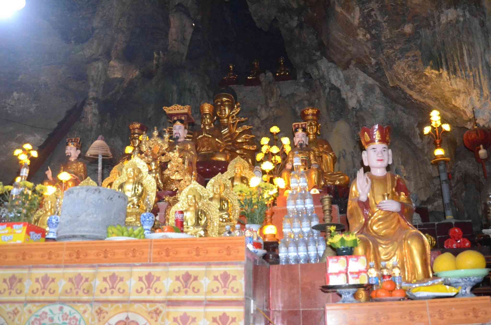 Chua Ban Long co tu thoi Dinh - Tien Le va tho phat. Anh: Dieu Anh