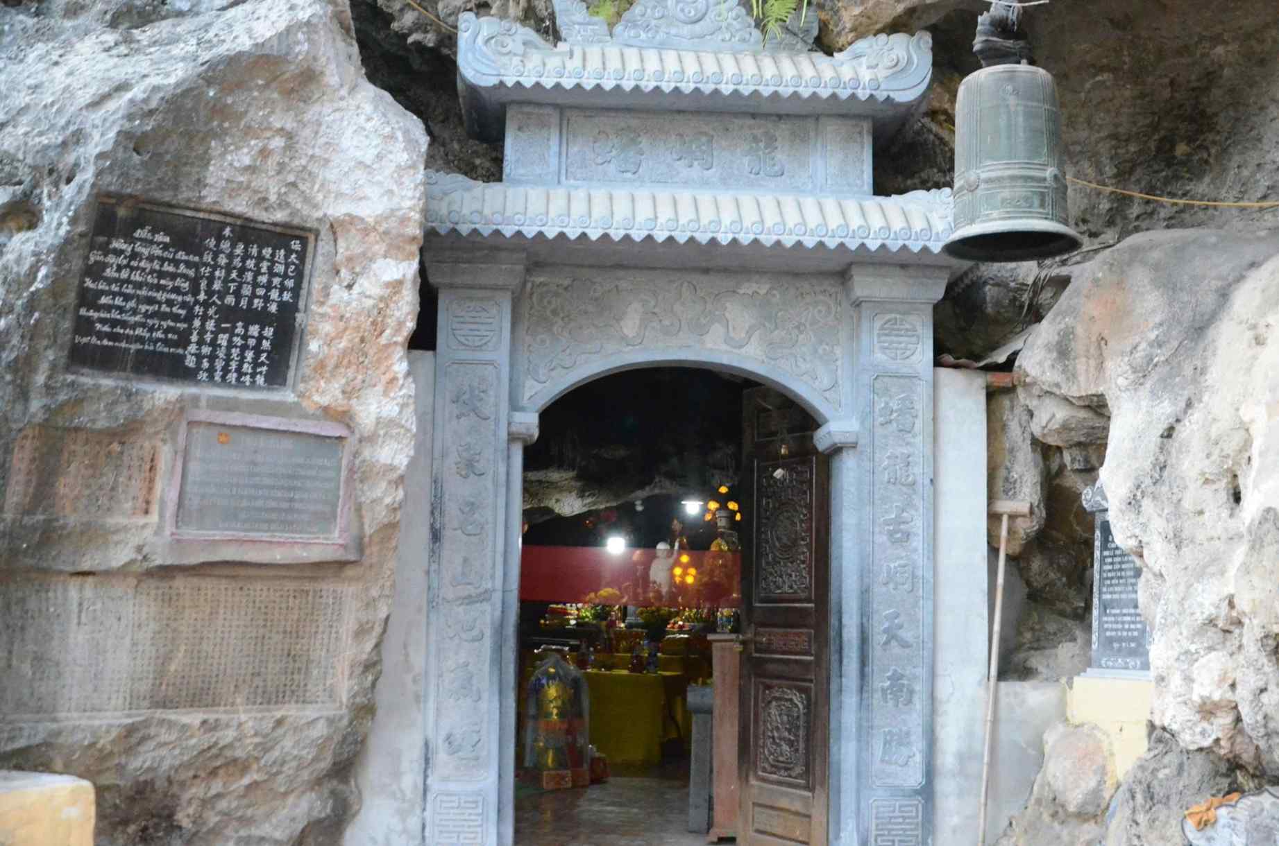 Ban Long Pagoda is located deep in a cave, this place is becoming a discovery destination for many tourists from all over the world. Photo: Dieu Anh