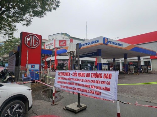 Một số cửa hàng xăng dầu Petrolimex tại Hà Nội đóng cửa