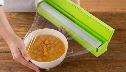 Toxic food wrap, the risk right on the meal table every day. Illustrative photo AI