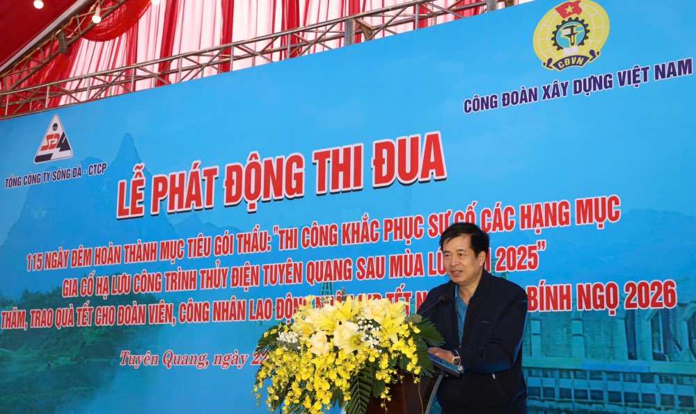 Ong Pham Hoai Phuong – Chu tich Cong doan Xay dung Viet Nam phat bieu tai buoi le. Anh: CDXDVN