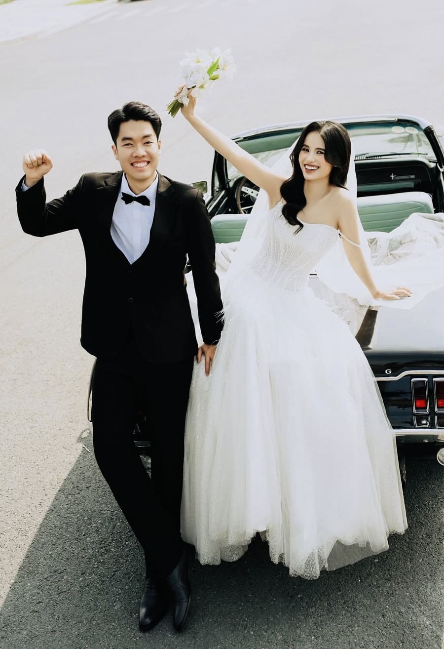 Wedding photos of two athletes Le Duc Phat and Do Thi Anh Nguyet. Photo: Facebook Anh Nguyet