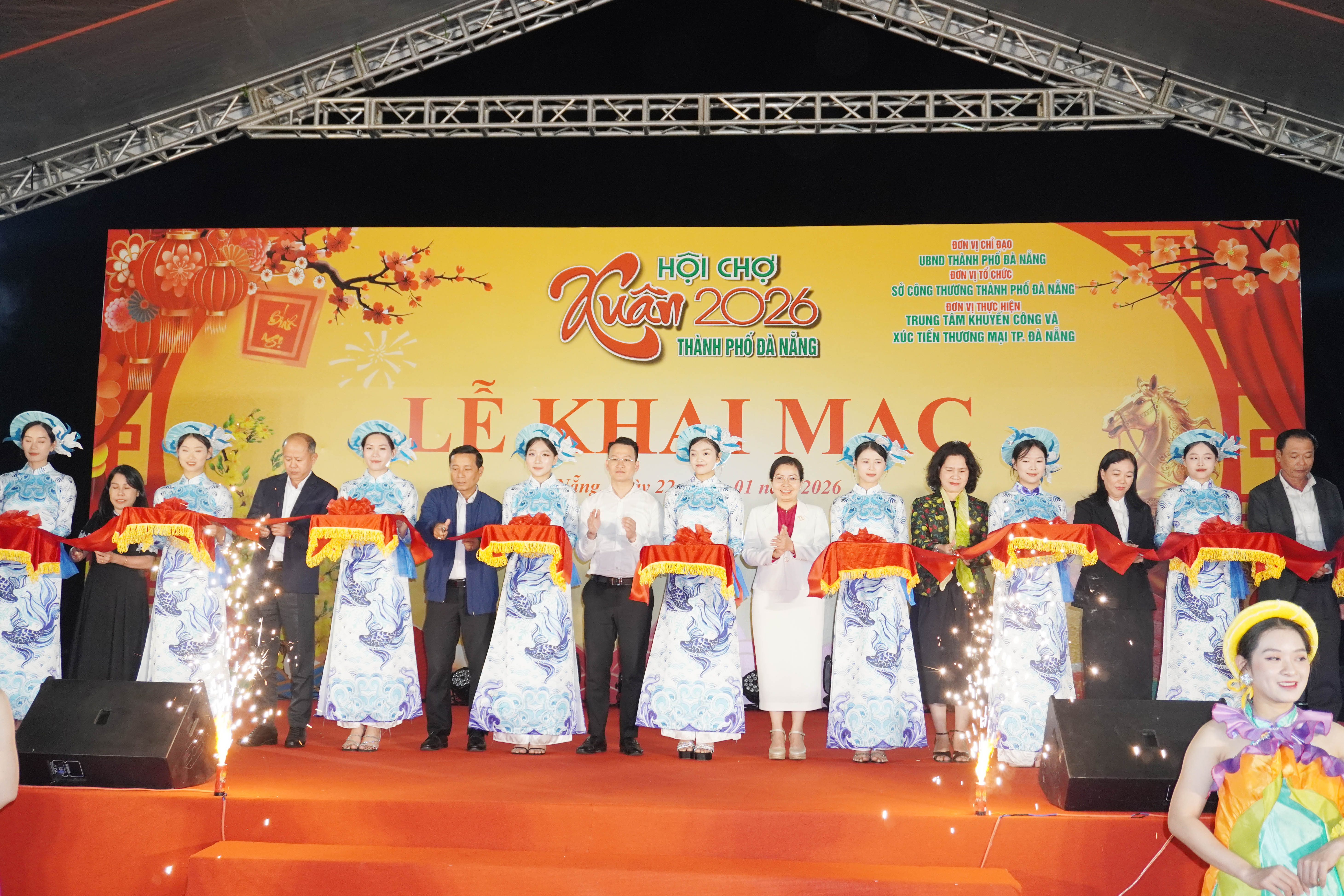 Da Nang khai mac Hoi cho Xuan 2026. Anh: Tran Thi