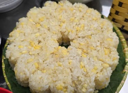 Applying the secret of cooking green bean sticky rice with an electric rice cooker is both chewy and delicious and saves time. Photo: Tuan Dat