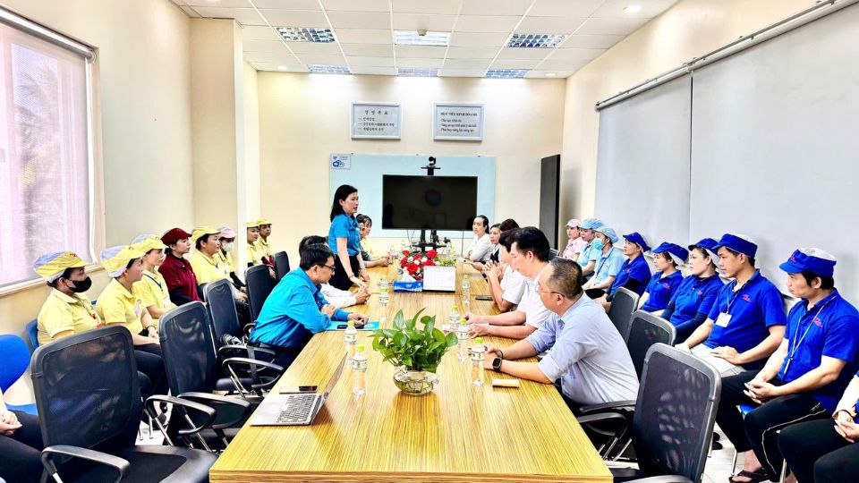 Cong doan luon dong hanh, cham lo doi song, tiep them dong luc de cong nhan lao dong yen tam lam viec, gan bo lau dai voi doanh nghiep. Anh: Hoang Loc