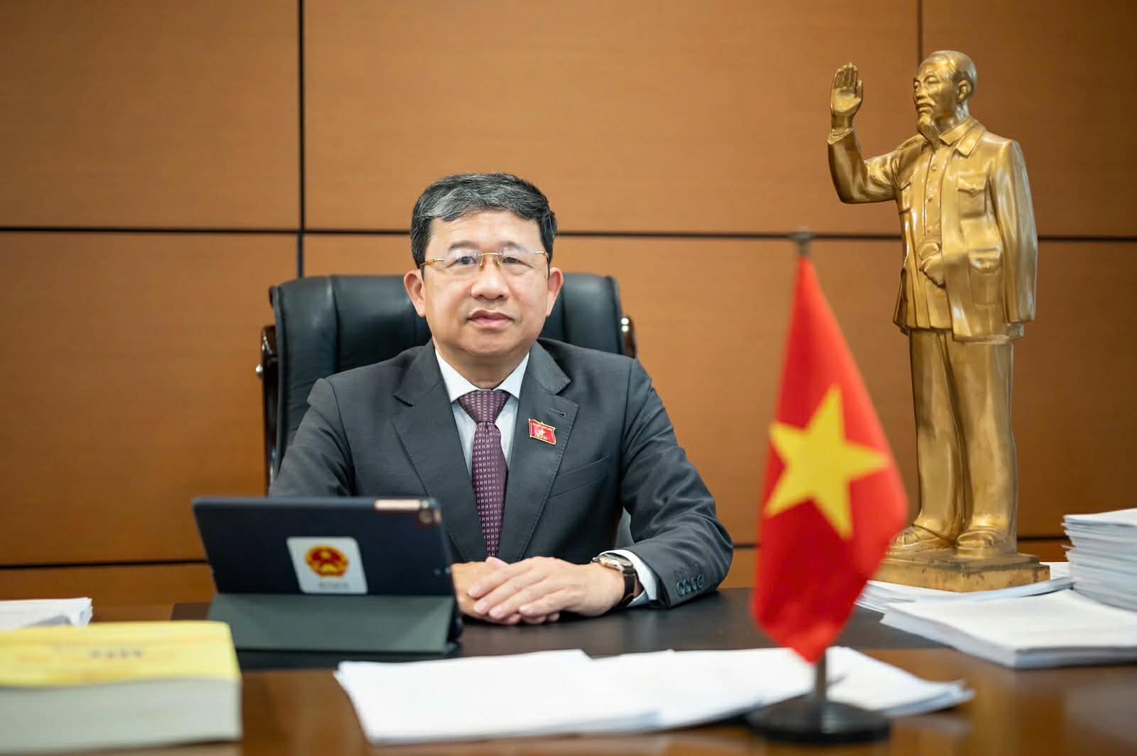 Membre du Comite central du Parti, membre du Comite permanent de l'Assemblee nationale, secretaire adjoint du Comite du Parti de l'Assemblee nationale Vu Hai Ha. Photo: NDBND