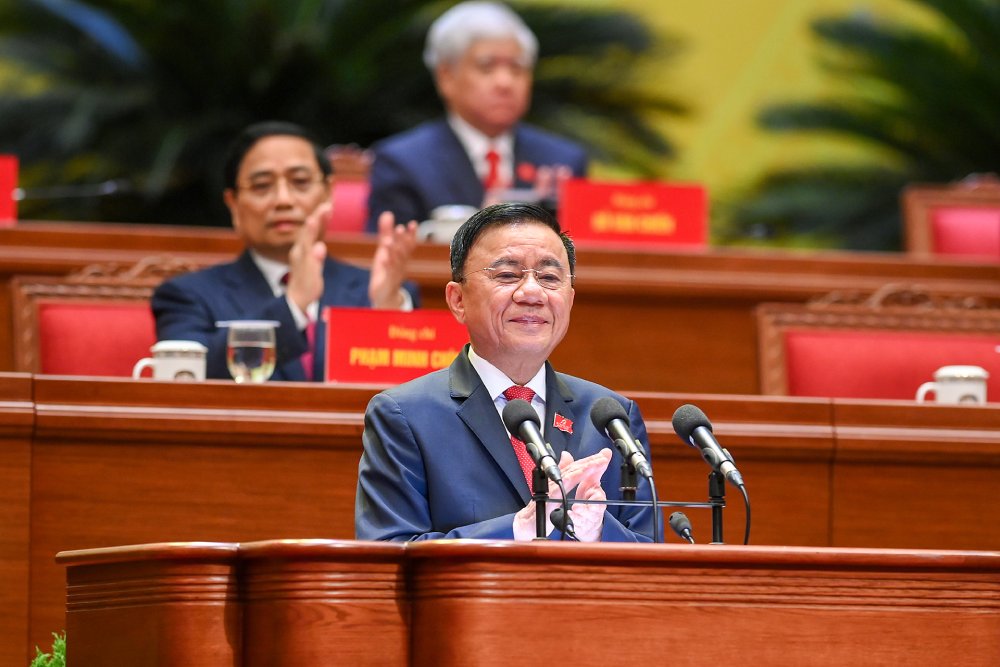 Le camarade Tran Cam Tu - Membre du Bureau politique du XIIIe mandat, Secretaire permanent du Comite du Parti du XIIIe mandat - reelu au Comite central du Parti du XIVe mandat. Photo: Duy Linh