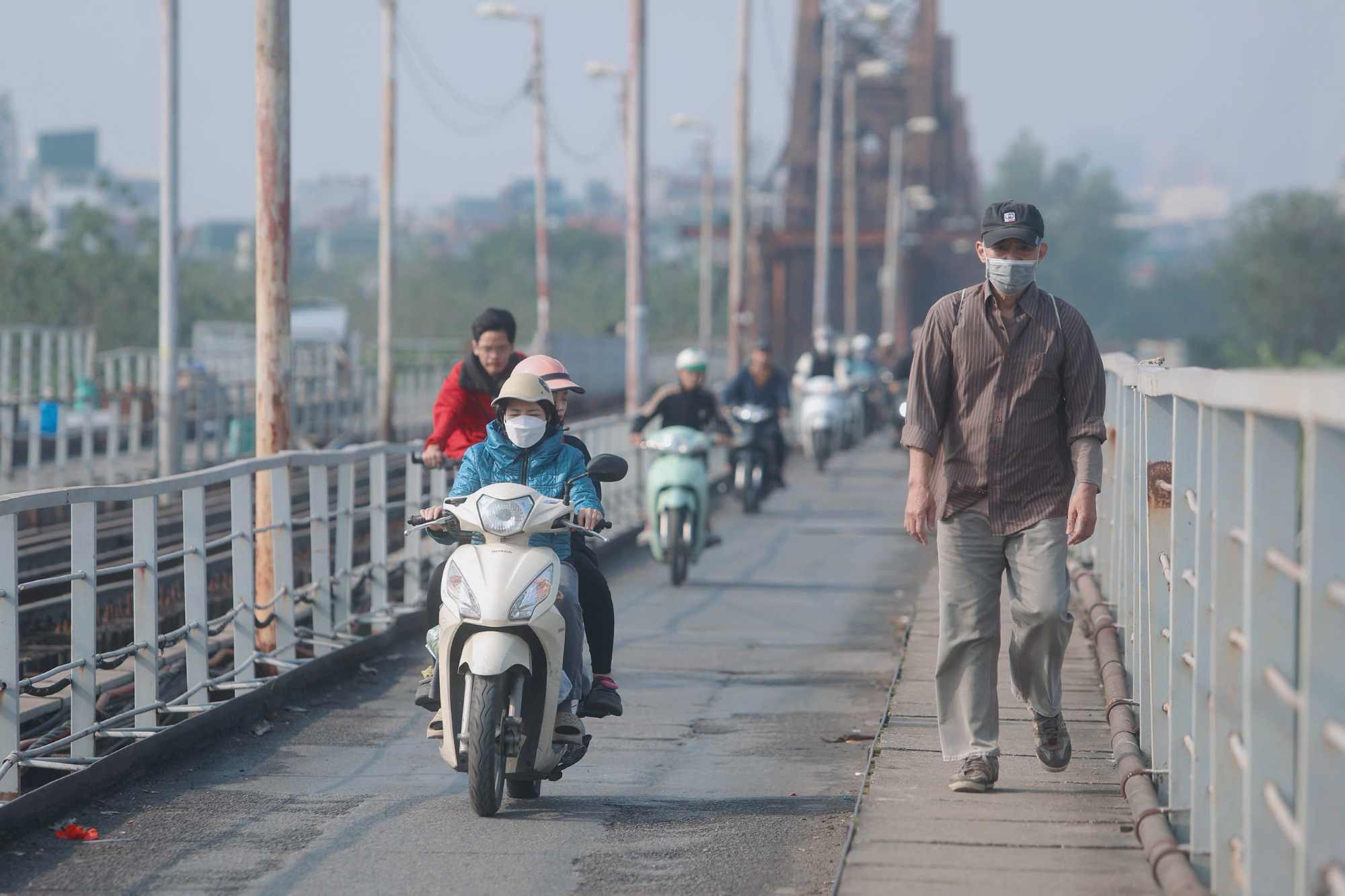 Hanoi will ban and restrict high-emission vehicles in the central area. Photo: Viet Anh
