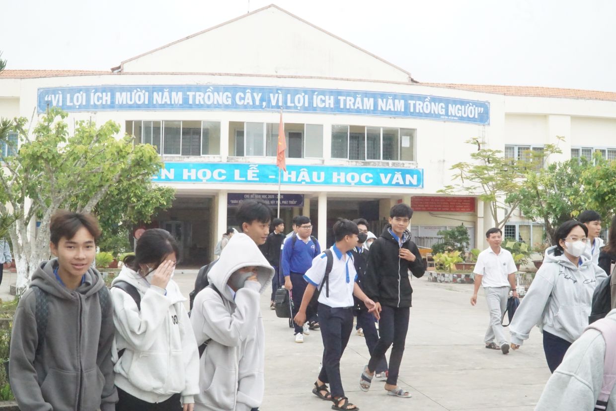 Ca Mau students have 14 days off for the Binh Ngo Lunar New Year. Photo: Nhat Ho.