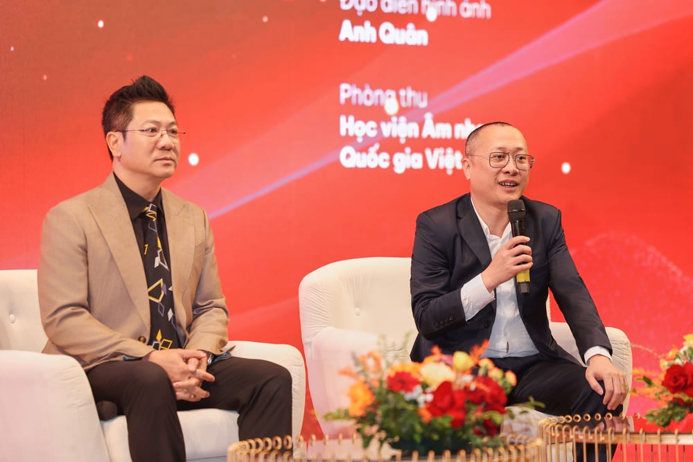 Nhac si Nguyen Thanh Trung va NSND Quoc Hung