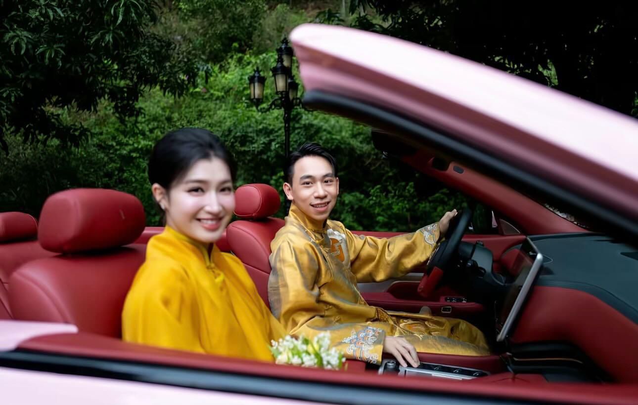 Chu re Minh Hoang ruoc dau bang xe mui tran mau hong noi bat. Anh chup man hinh.