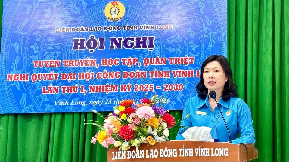 Ba Le Thi Kim Chi – Pho Chu tich Thuong truc LDLD tinh Vinh Long trien khai cac noi dung trong tam Nghi quyet Dai hoi Cong doan tinh nhiem ky 2025–2030. Anh: Hoang Loc