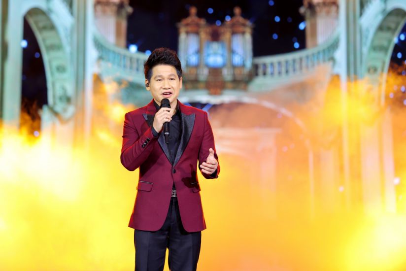 Ca si Trong Tan trong chuong trinh “Con duong am nhac”. Anh: Ban To chuc