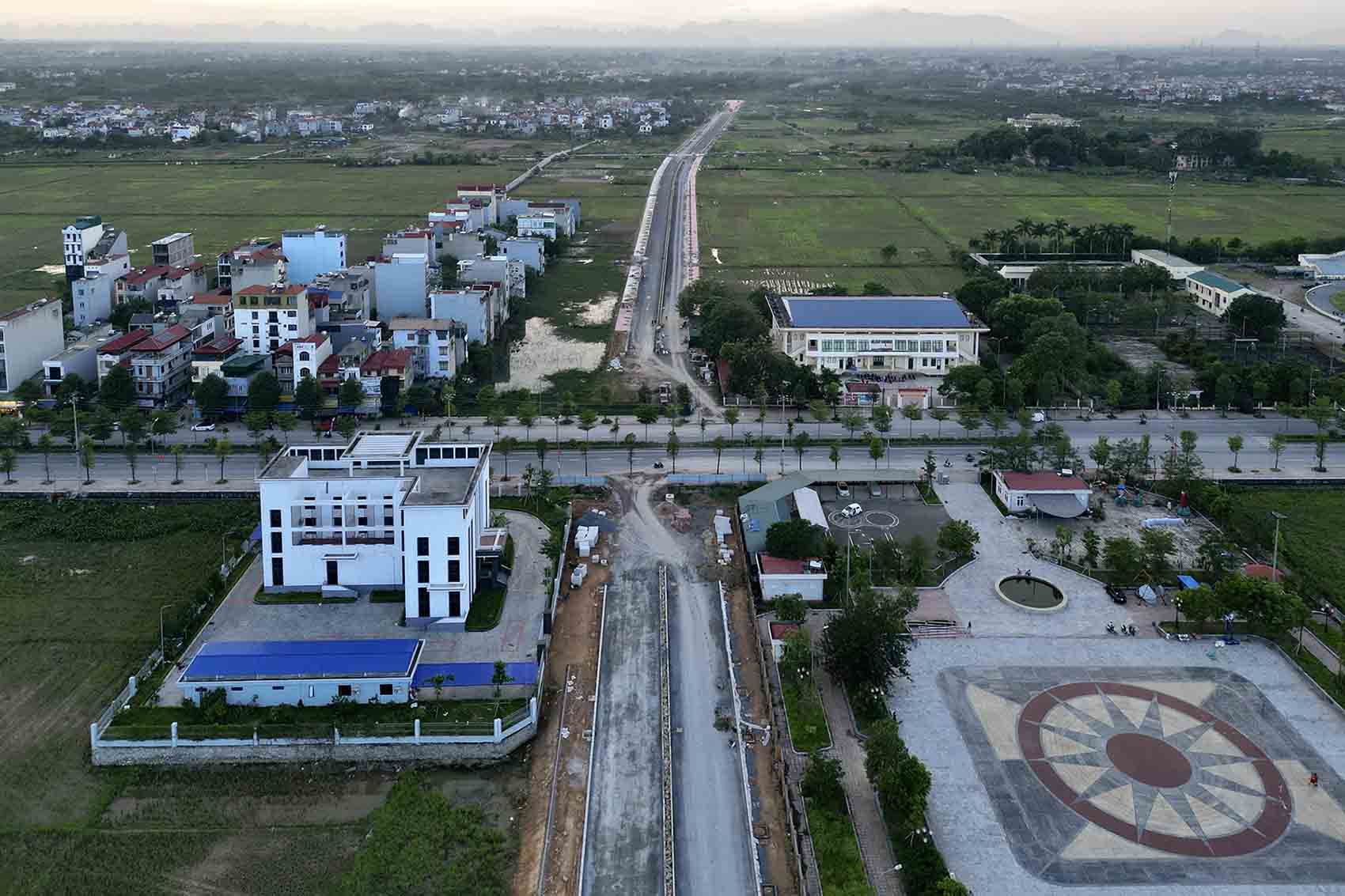 Thanh Oai commune authorities (Hanoi) are about to enforce many construction projects on public land and agricultural land. Photo: Song Huu
