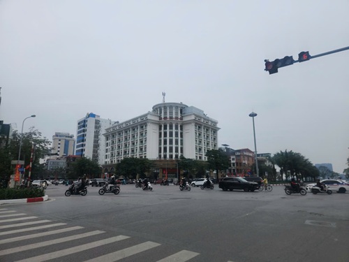 Muchas soluciones sincronicas para que el trafico de Hanoi sea mas fluido antes del Tet. Foto: Minh Hanh