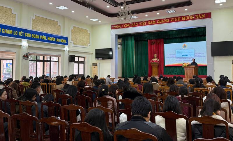 Dong dao cac bo cong doan co so du hoi nghi. Anh: Viet Bac