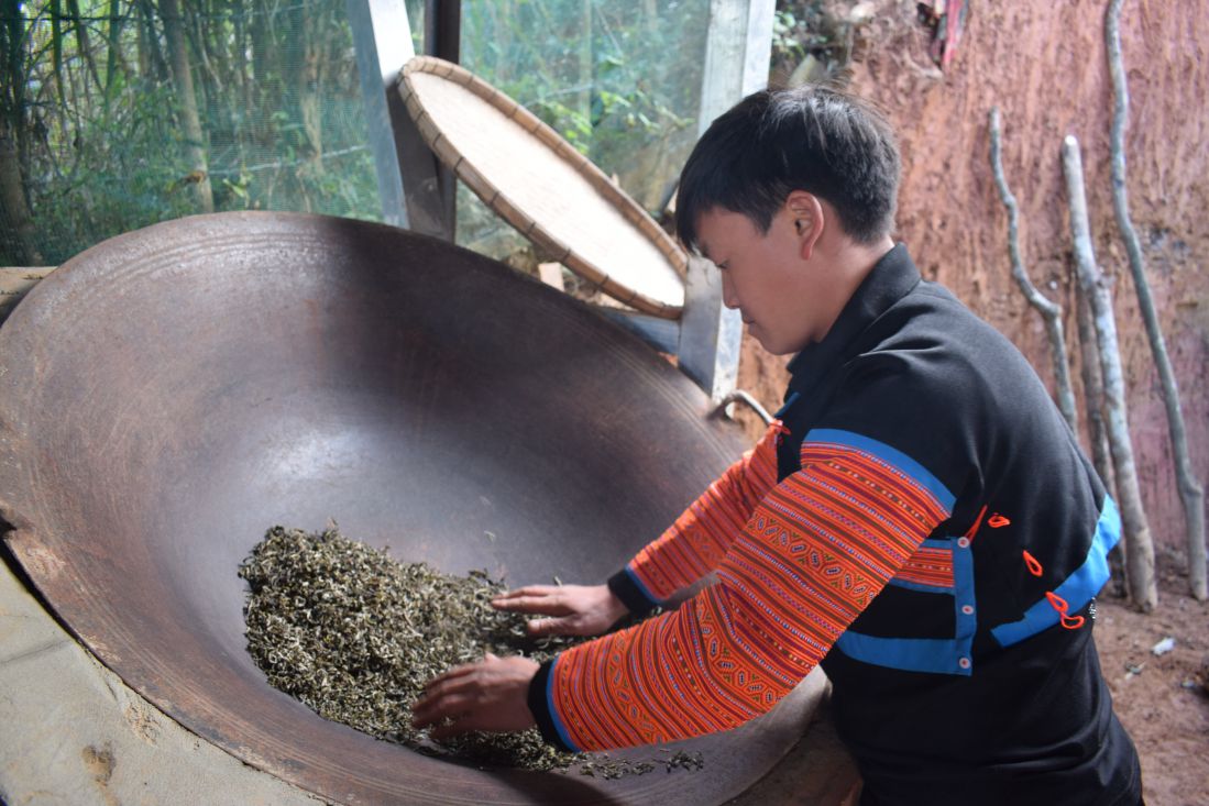 Nguoi dan ban Be, xa Ta Xua sao che shan tuyet bang phuong phap truyen thong. Anh: Truong Son