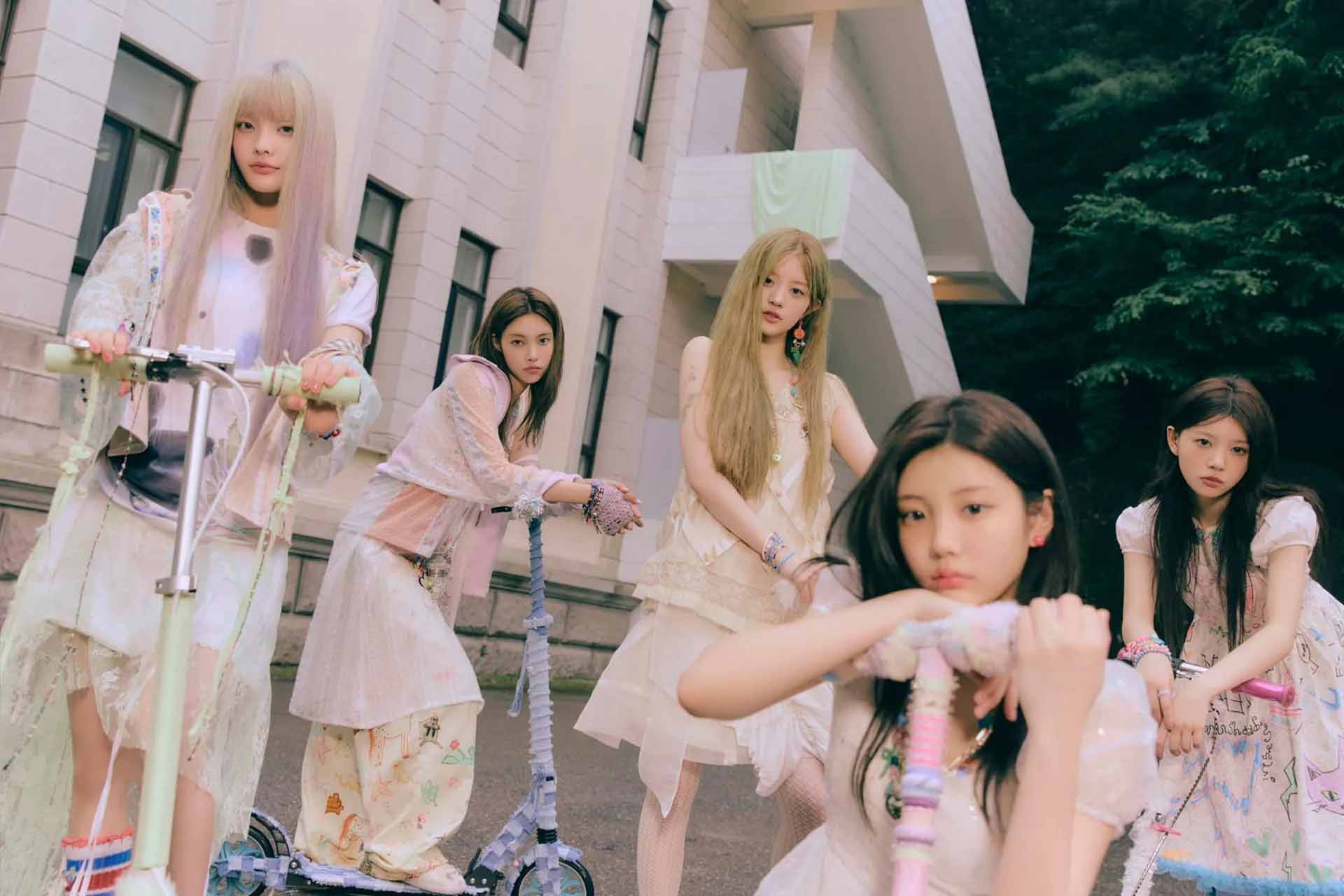 ILLIT members will have their first world tour. Photo: Album I'LL LIKE YOU