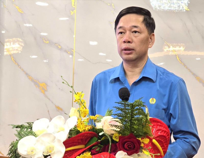 M. Tong Van Bang a prononce le discours d'ouverture du seminaire sur le projet de Charte du Syndicat vietnamien (modifiee et completee). Photo: Nam Duong