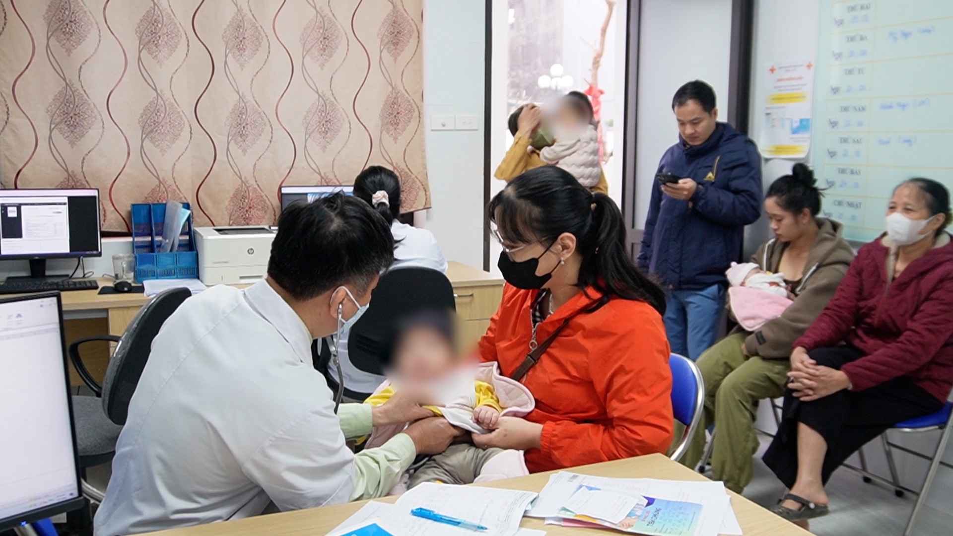 Hanoi expands free meningitis vaccination at health stations